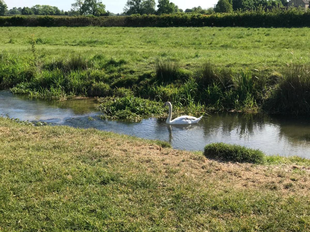 Tupenny Cottage, Old Mill Farm, Cotswold Water Park Cirencester Εξωτερικό φωτογραφία